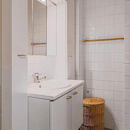 Nos Penates 0301 * קוקסיידה